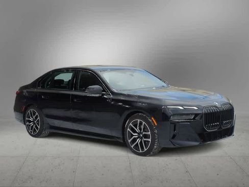 New 2025 BMW 760i xDrive w/ Executive Package image 2