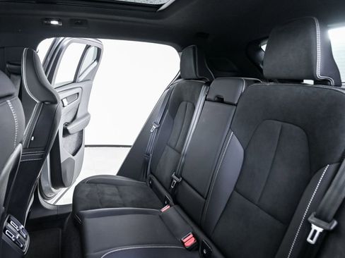 Certified 2025 Volvo XC40 B5 Plus image 22