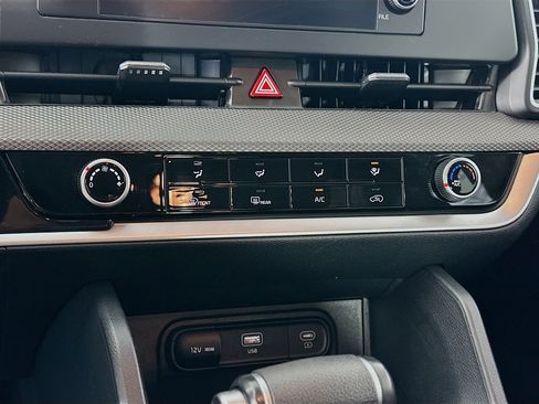 Used 2025 Kia Sportage LX image 22