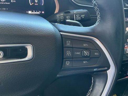 Used 2022 Jeep Grand Cherokee L Laredo image 11