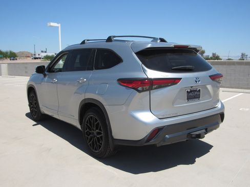 Used 2021 Toyota Highlander Limited AWD/4WD image 6