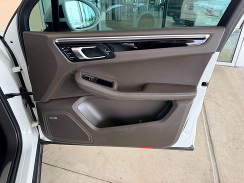Used 2019 Porsche Macan S AWD/4WD image 14