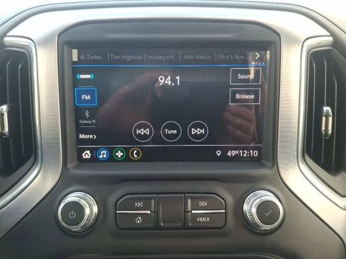 Used 2022 GMC Sierra 1500 SLE image 18