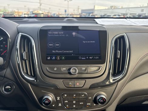 Used 2022 Chevrolet Equinox RS w/ Infotainment Package image 13