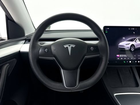 Used 2023 Tesla Model Y Long Range AWD/4WD image 3