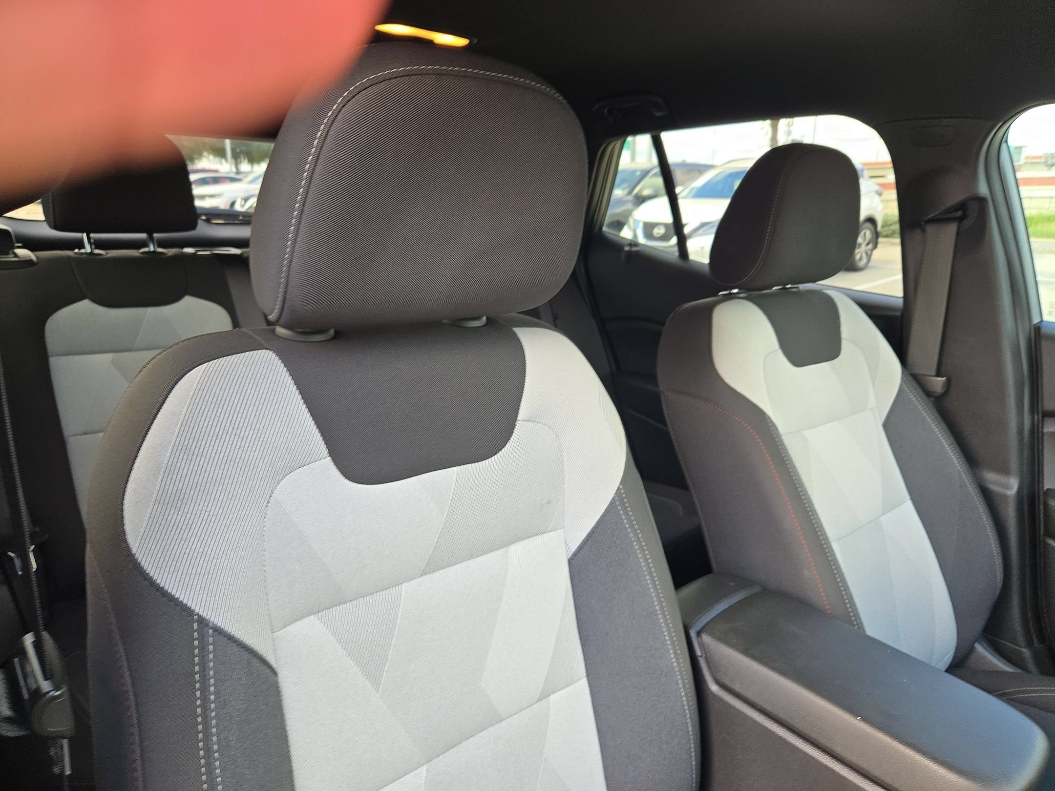 Used 2024 Chevrolet Trax RS FWD image 30