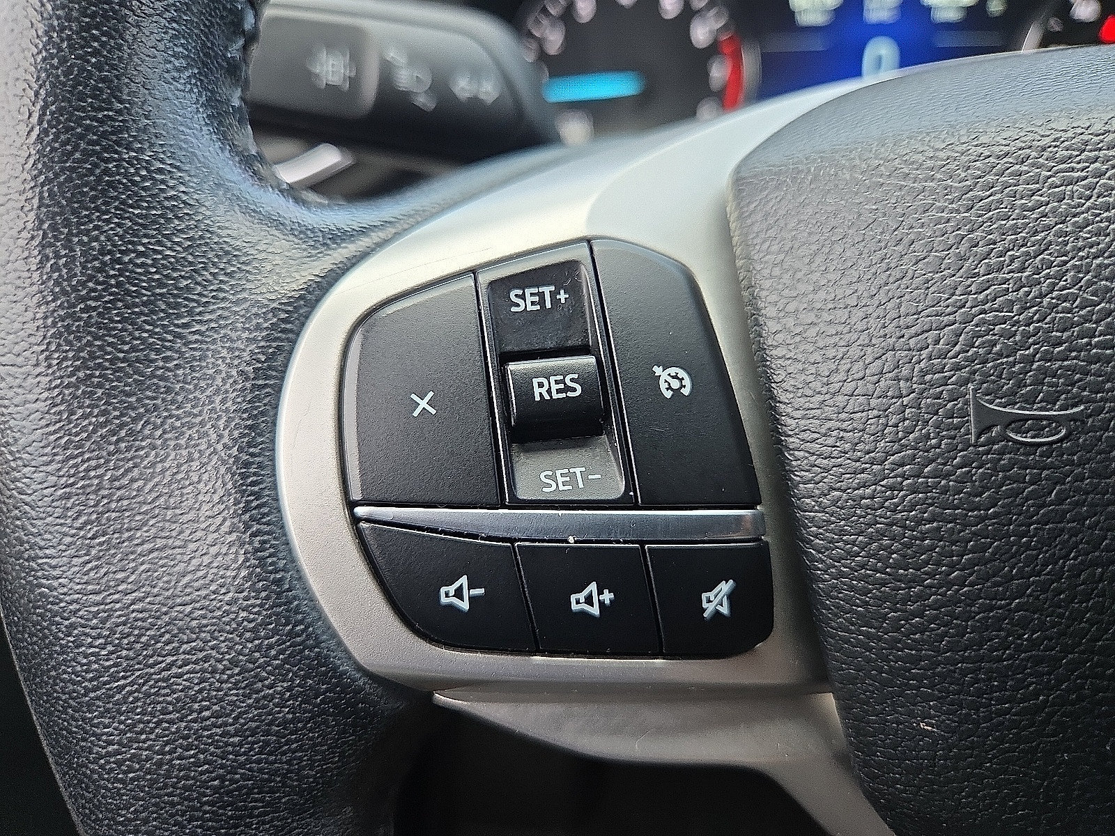 Used 2022 Ford Explorer XLT w/ Equipment Group 202A AWD/4WD image 19