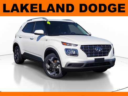 Used 2024 Hyundai Venue SEL image 1