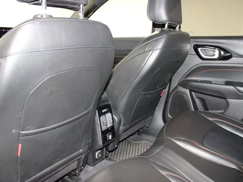 Used 2025 Jeep Compass Trailhawk image 18