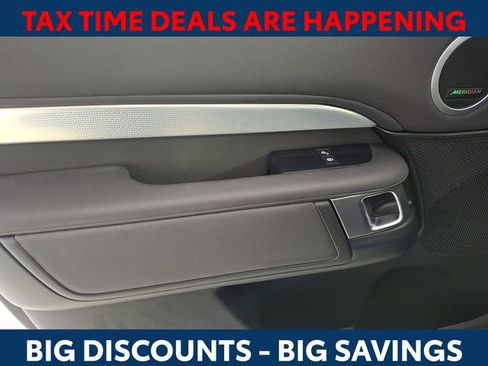 Used 2020 Land Rover Discovery Landmark image 14