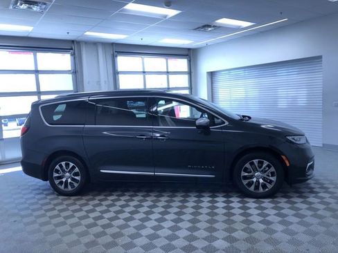 Used 2021 Chrysler Pacifica Pinnacle image 37