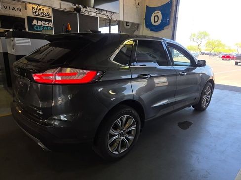 Used 2019 Ford Edge Titanium w/ Equipment Group 301A AWD/4WD image 2