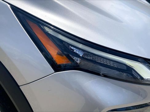 Used 2025 Nissan Rogue SV FWD image 28