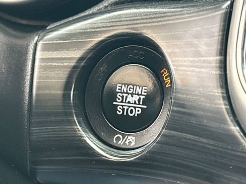 Used 2019 Jeep Grand Cherokee Laredo AWD/4WD image 34