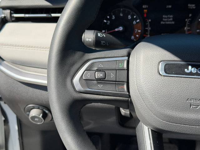 Used 2025 Jeep Compass Limited AWD/4WD image 13