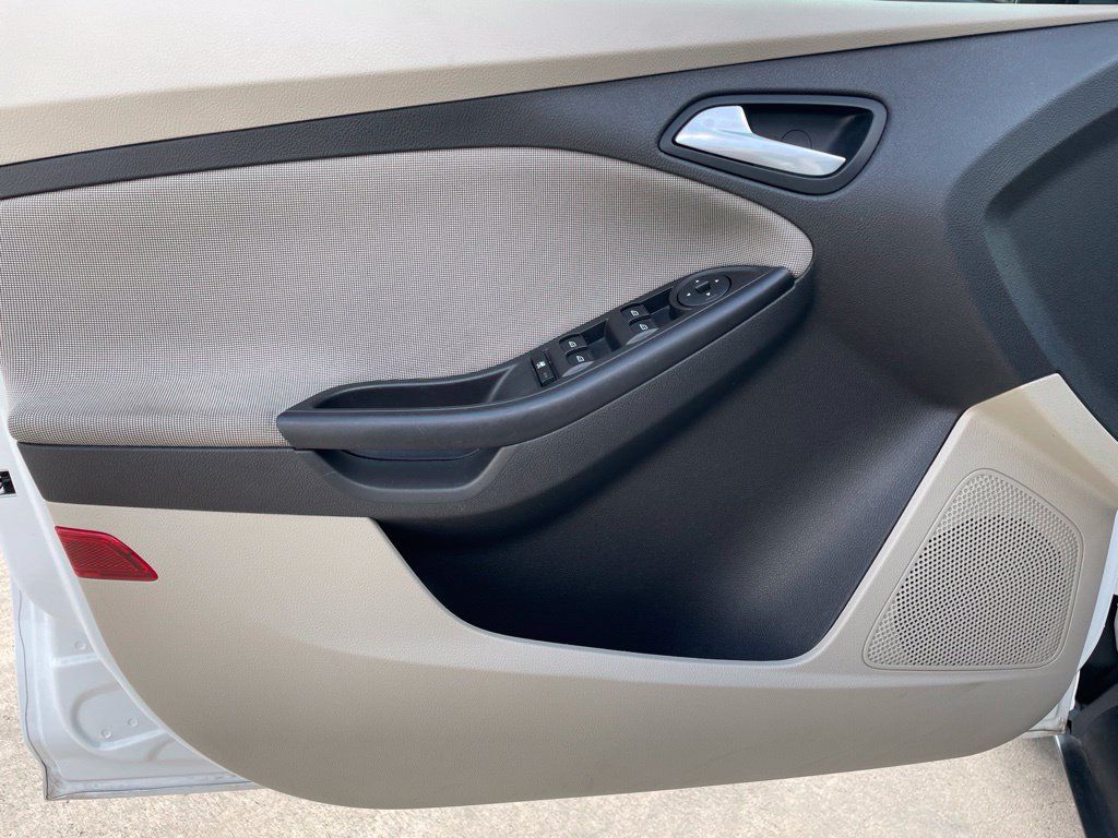 Used 2013 Ford Focus SE FWD image 17