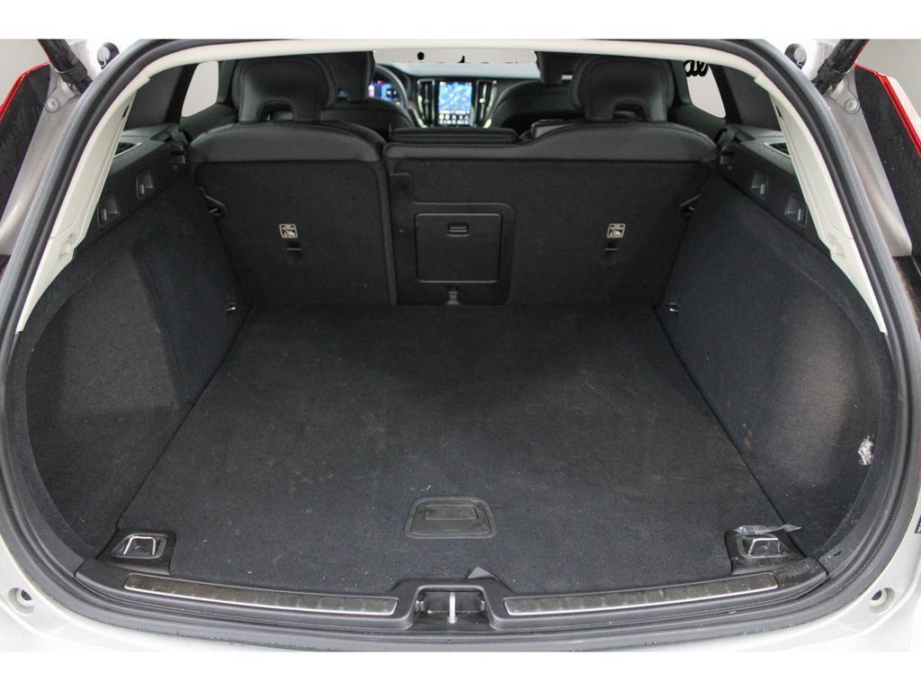 Used 2025 Volvo V60 B5 Cross Country Plus AWD/4WD image 30