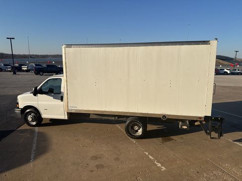 Used 2023 Chevrolet Express 3500 Work Van w/ Power Convenience Package image 6