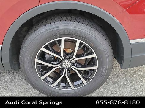 Used 2021 Volkswagen Tiguan SE w/ Panoramic Sunroof Package image 8