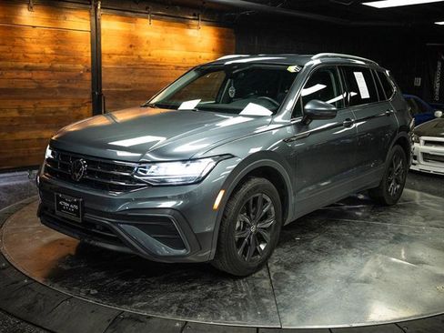Used 2024 Volkswagen Tiguan SE image 2