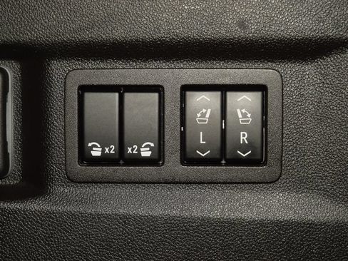 Used 2023 Chevrolet Tahoe High Country AWD/4WD image 23