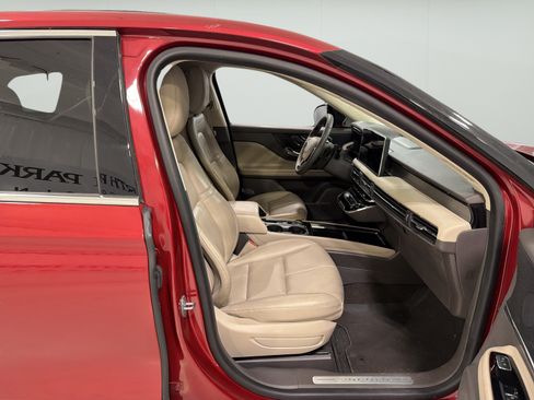 Used 2023 Lincoln Corsair FWD image 12