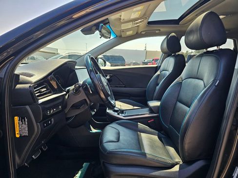 Used 2020 Kia Niro EX Premium w/ Cold Weather Package FWD image 19
