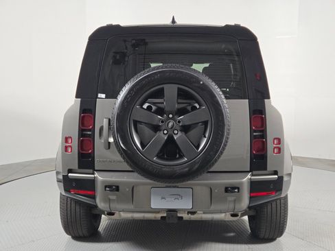 Used 2024 Land Rover Defender 110 X-Dynamic SE AWD/4WD image 6