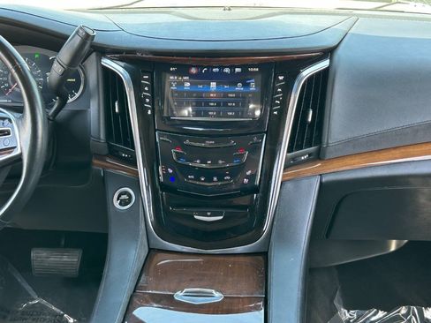 Used 2017 Cadillac Escalade ESV Premium Luxury RWD image 21