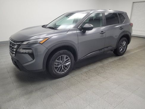 Used 2024 Nissan Rogue S AWD/4WD image 2