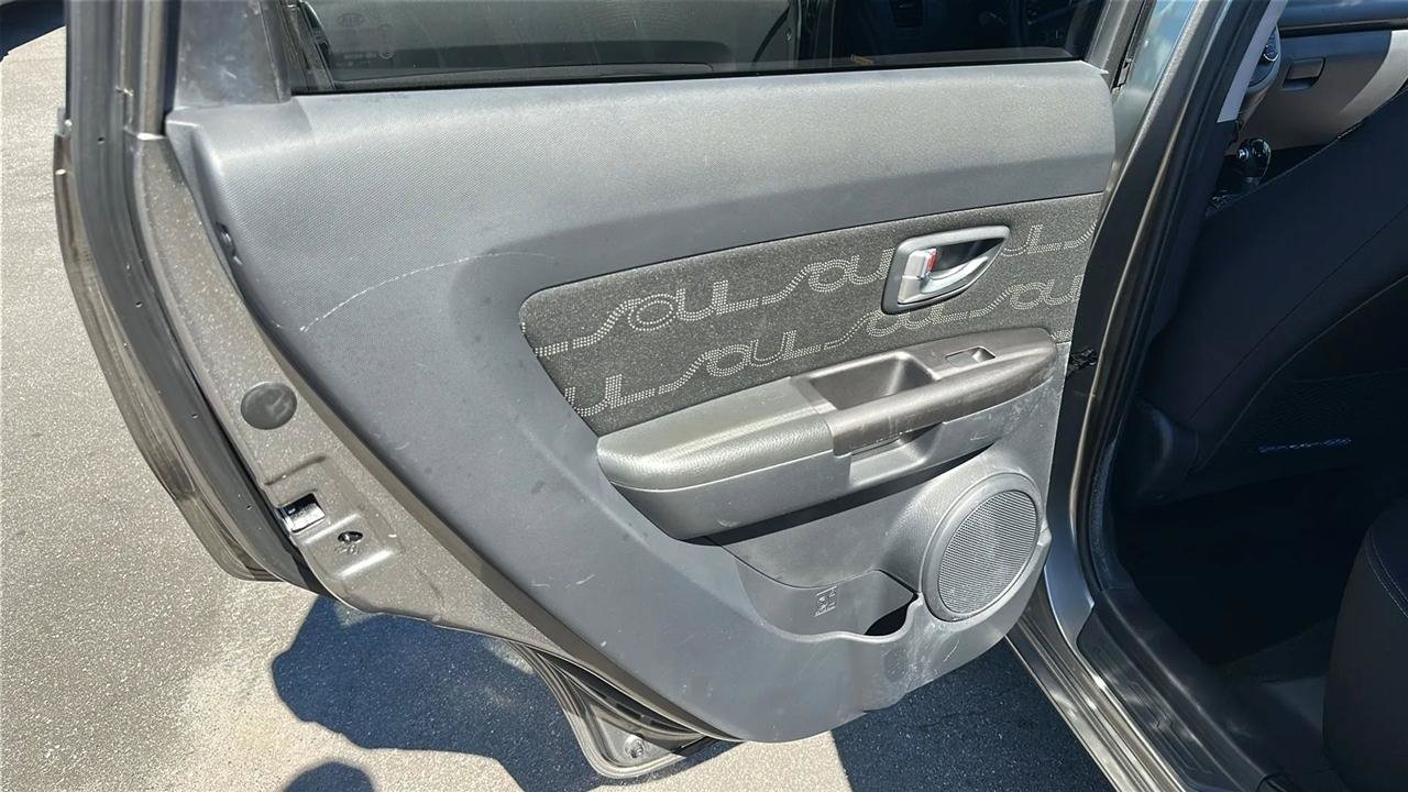 Used 2013 Kia Soul + FWD image 25