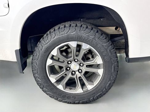 Used 2024 Chevrolet Silverado 1500 High Country w/ Technology Package AWD/4WD image 32