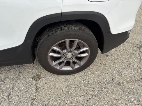 Used 2023 GMC Terrain SLT AWD/4WD image 30