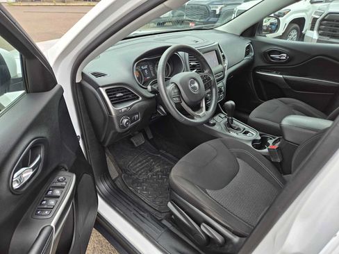 Used 2019 Jeep Cherokee Latitude w/ Popular Appearance Group AWD/4WD image 20
