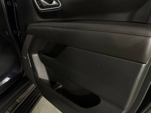 Used 2024 Chevrolet Suburban High Country w/ Premium Package 2 RWD image 38