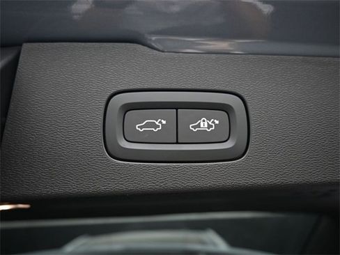 Used 2024 Volvo V60 B5 Cross Country Ultimate image 33