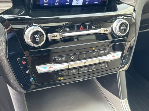 Used 2022 Ford Explorer Limited w/ Limited Technology Package image 26