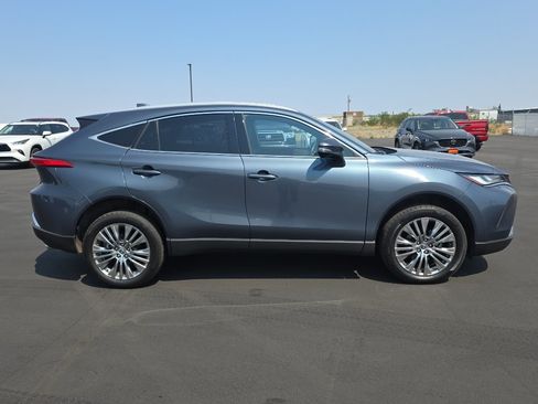 Certified 2023 Toyota Venza XLE AWD/4WD image 9
