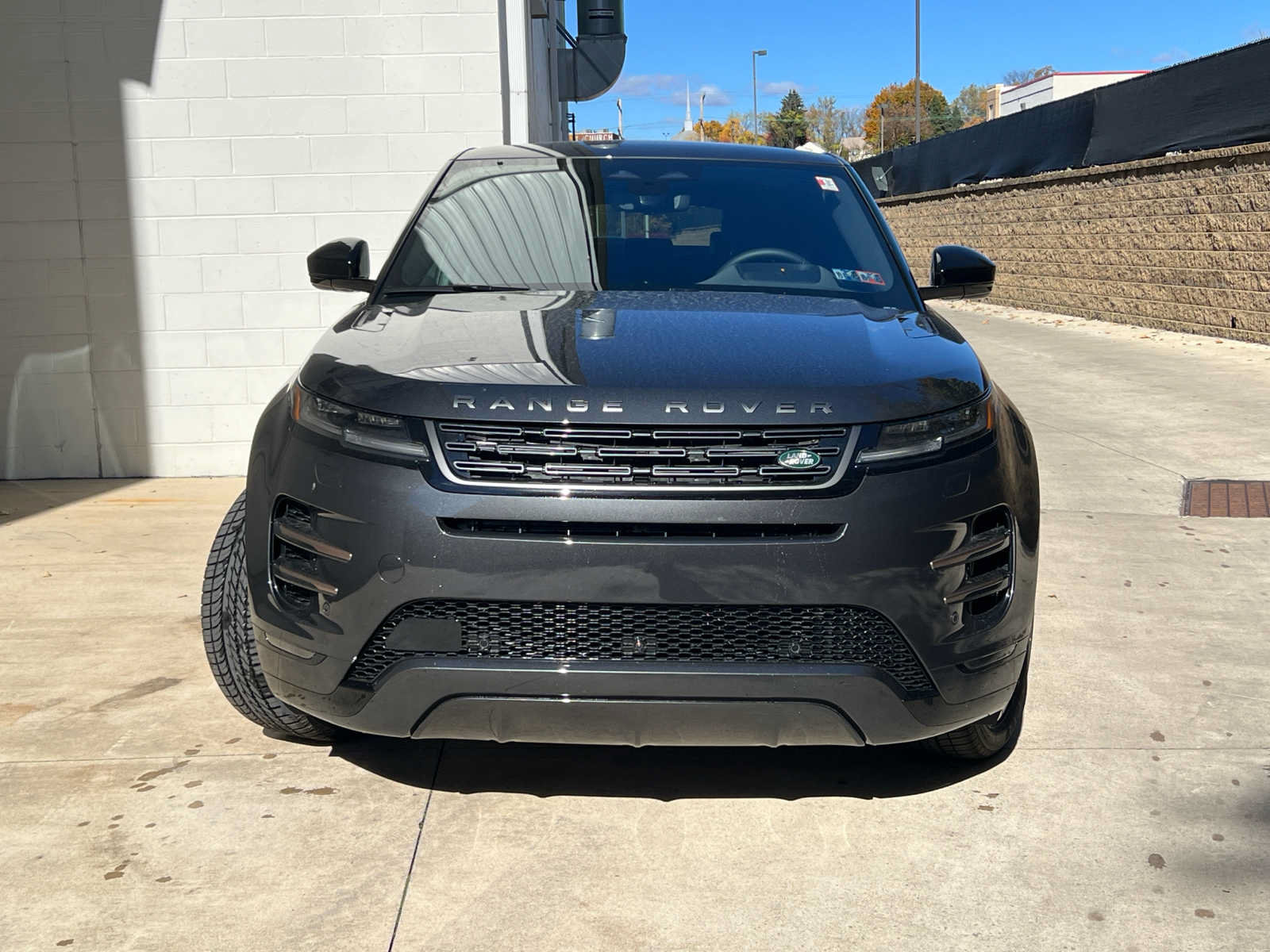 Used 2025 Land Rover Range Rover Evoque Dynamic SE AWD/4WD image 2