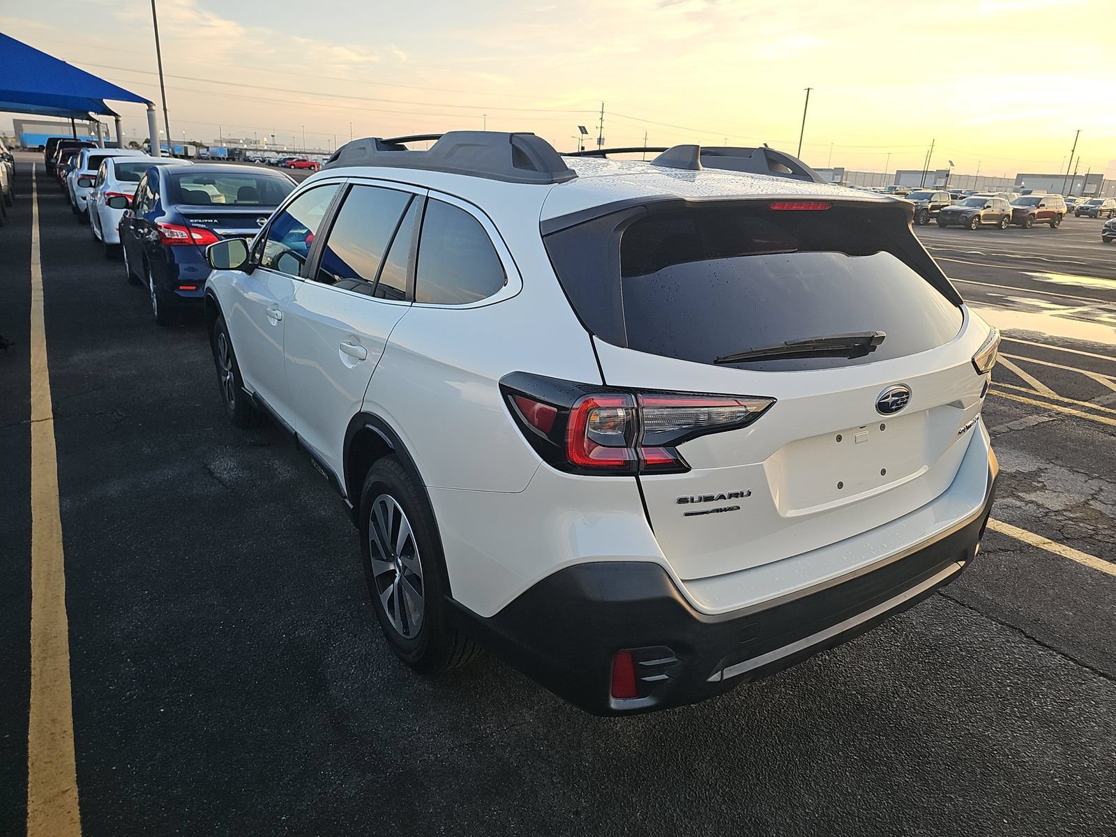 Used 2022 Subaru Outback Premium AWD/4WD image 2