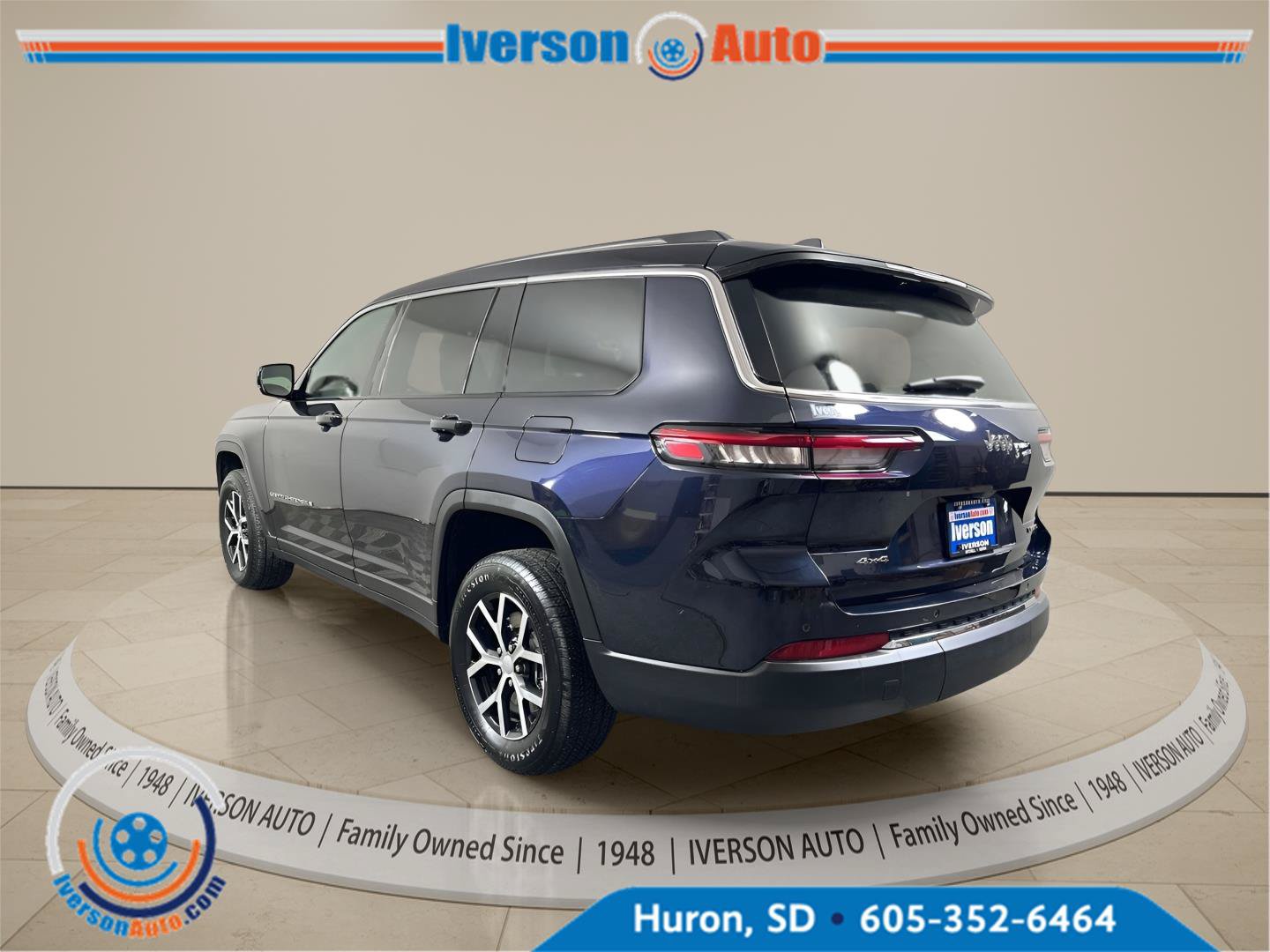 Used 2023 Jeep Grand Cherokee L Limited AWD/4WD image 9