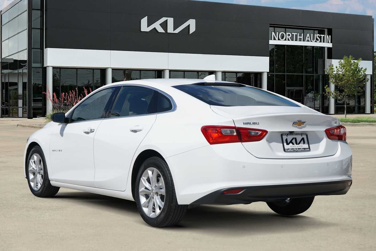 Used 2025 Chevrolet Malibu LT FWD image 4