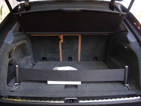 Used 2023 Bentley Bentayga Extended Wheelbase image 23