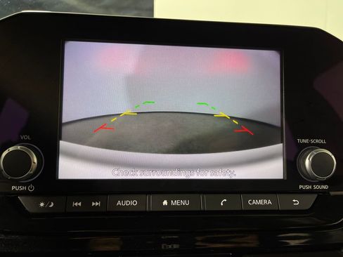 Used 2025 Nissan Pathfinder SV FWD image 21