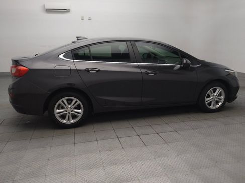 Used 2017 Chevrolet Cruze LT w/ Convenience Package FWD image 10