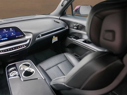 Certified 2024 Cadillac Lyriq Sport w/ LPO, Floor Liner Package image 28