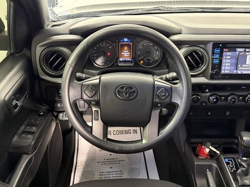 Used 2016 Toyota Tacoma TRD Off-Road w/ Towing Package image 11