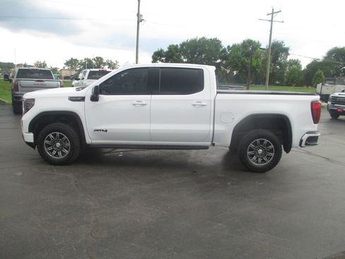 Used 2024 GMC Sierra 1500 AT4 w/ Technology Package AWD/4WD image 11