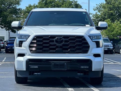 Used 2024 Toyota Sequoia Platinum AWD/4WD image 9