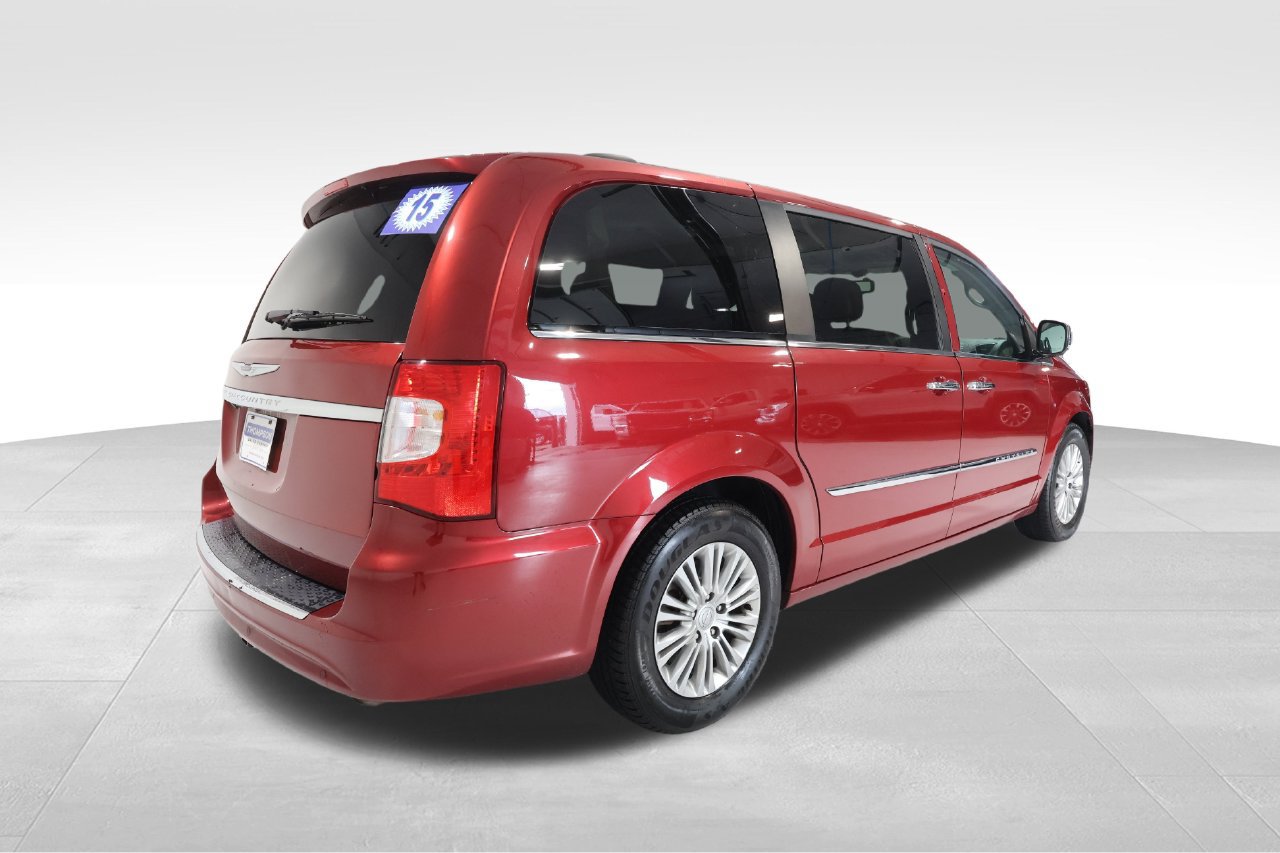 Used 2015 Chrysler Town & Country Touring-L w/ Driver Convenience Group FWD image 3